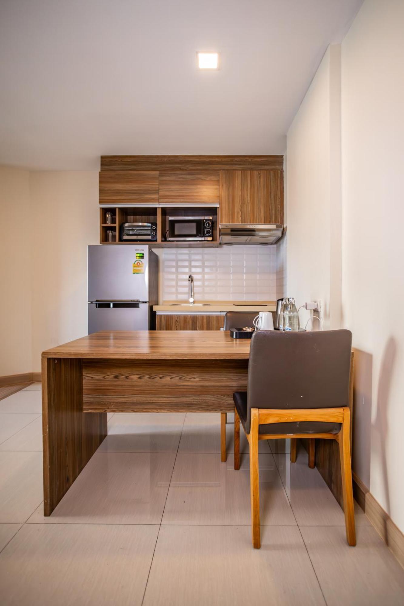 Ramada By Wyndham Bangkok Ten Ekamai Residences Εξωτερικό φωτογραφία
