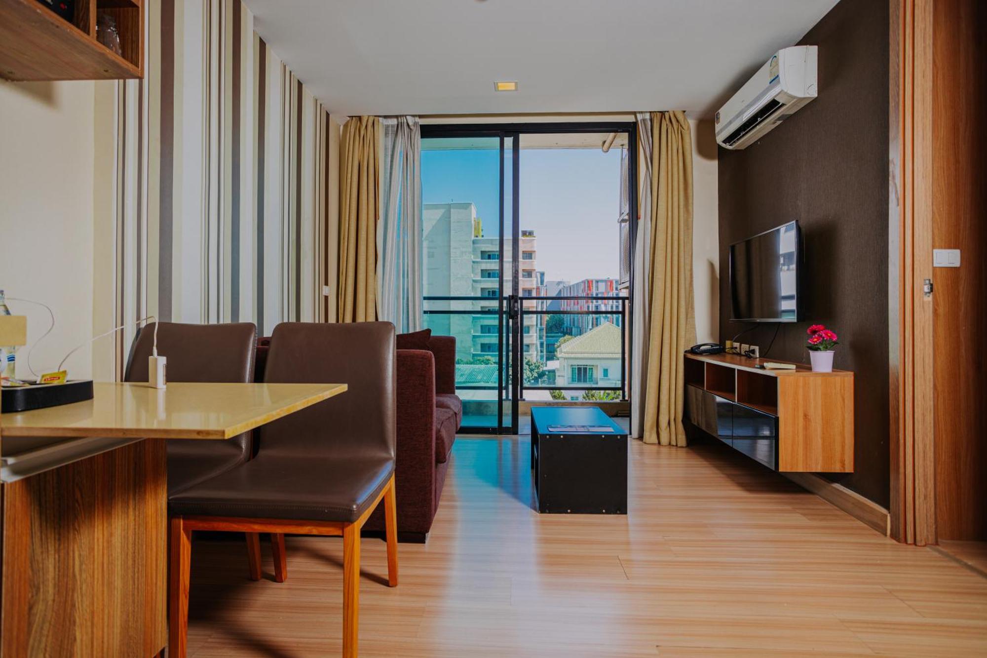 Ramada By Wyndham Bangkok Ten Ekamai Residences Εξωτερικό φωτογραφία