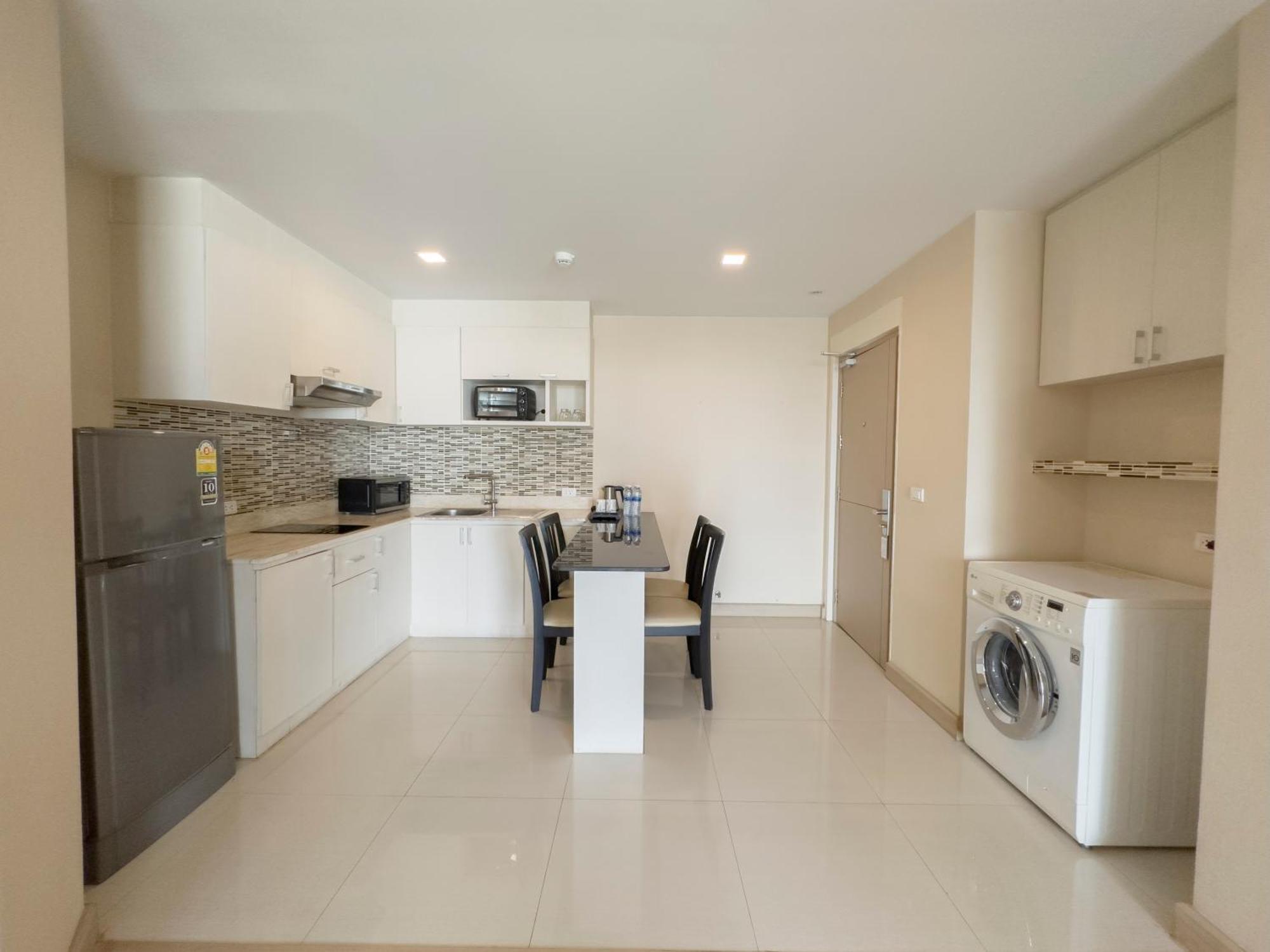 Ramada By Wyndham Bangkok Ten Ekamai Residences Εξωτερικό φωτογραφία