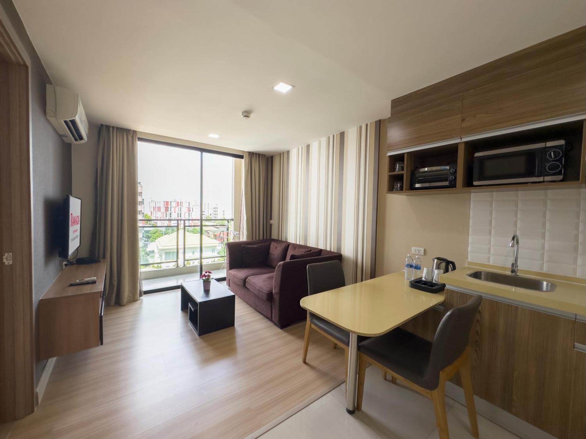 Ramada By Wyndham Bangkok Ten Ekamai Residences Εξωτερικό φωτογραφία