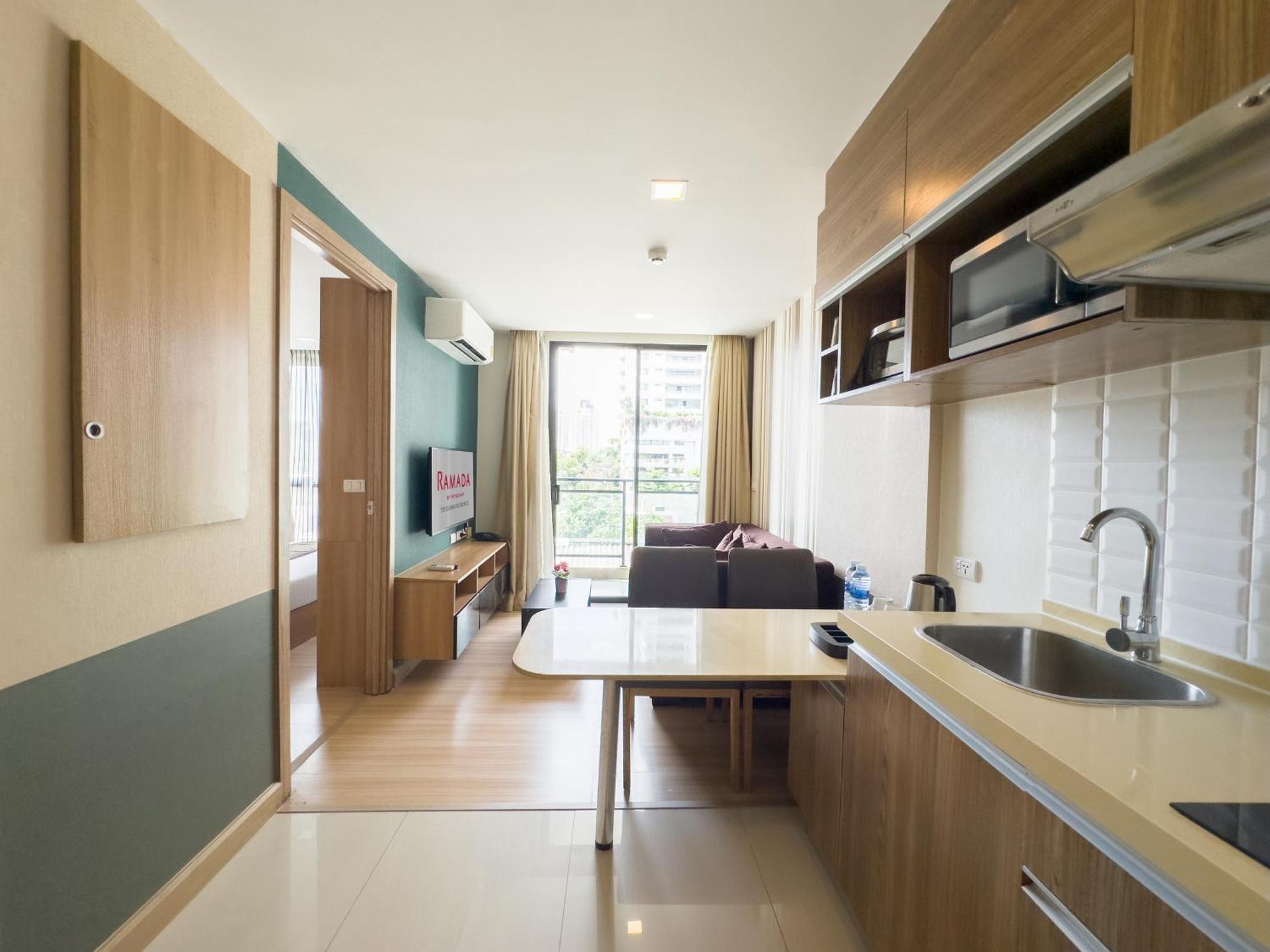 Ramada By Wyndham Bangkok Ten Ekamai Residences Εξωτερικό φωτογραφία